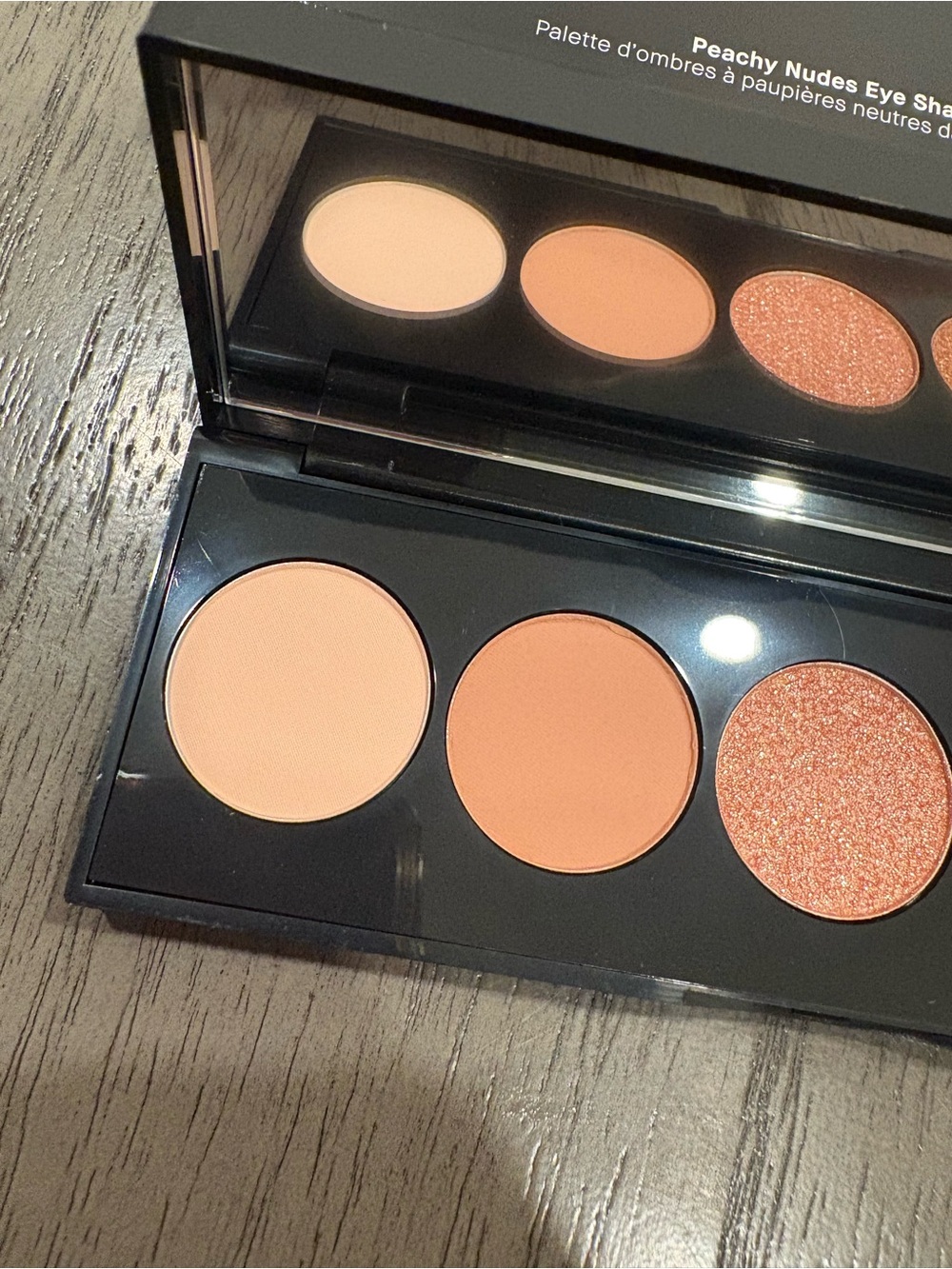 * New Bobbi Brown Peachy Nudes Eyeshadow Palette - Picture 2 of 6